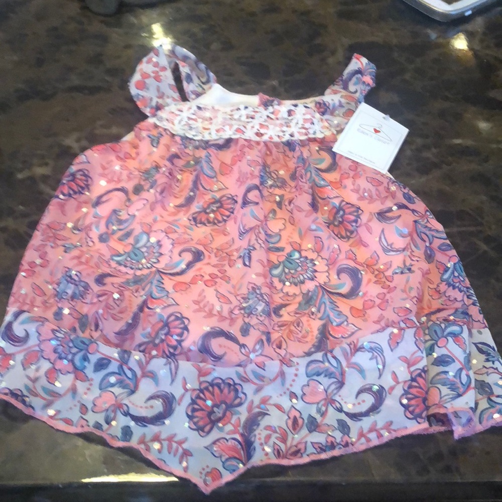 Girls size 6shirt never worn